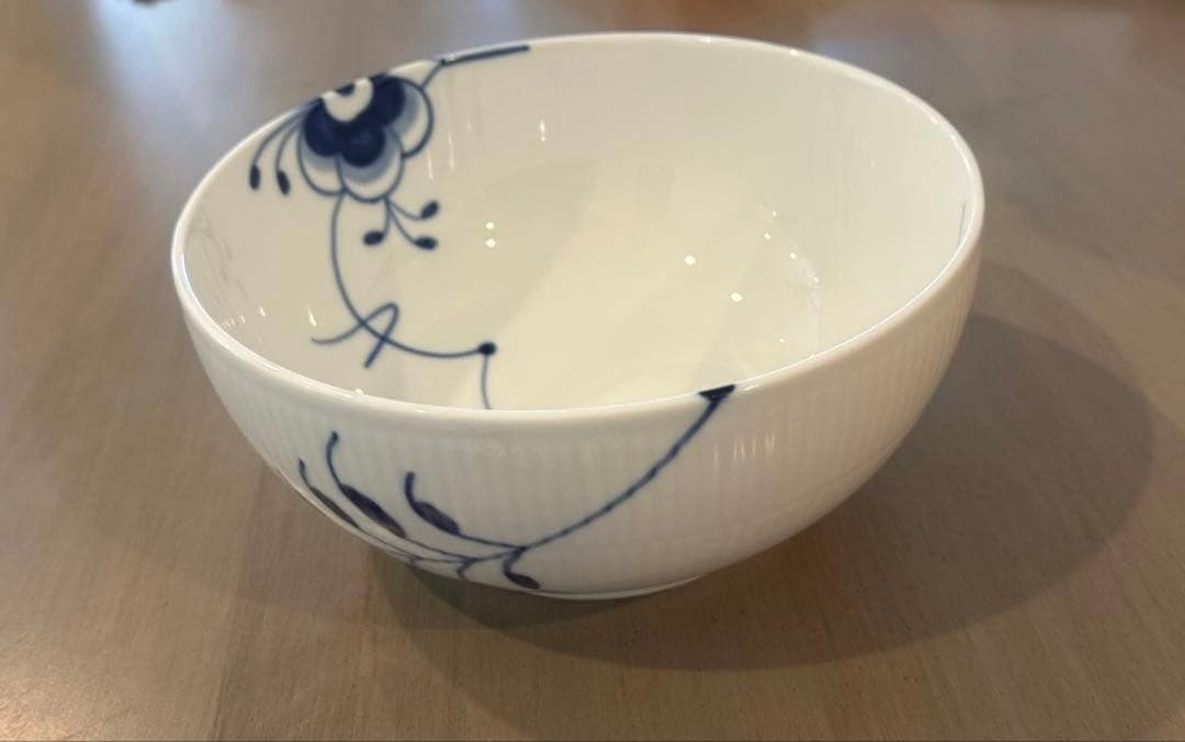 新品未使用　ブルーフルーテッド メガ ボウル 21cm