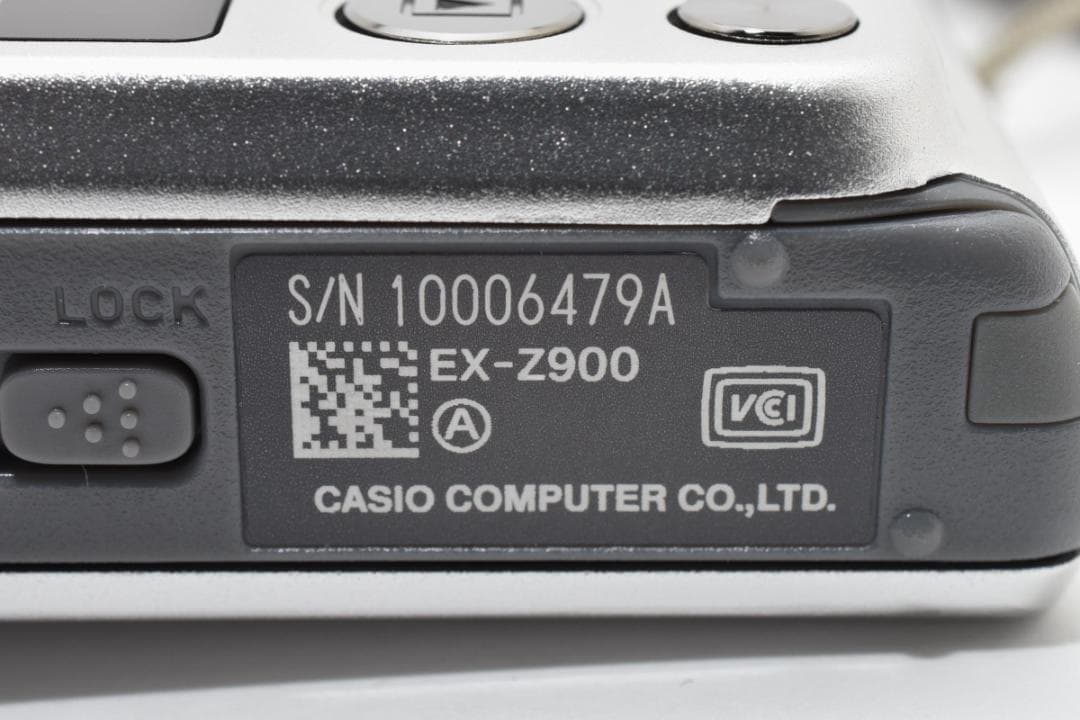 《 美品 》　カシオ　CASIO EXILIM EX-Z900 シルバー