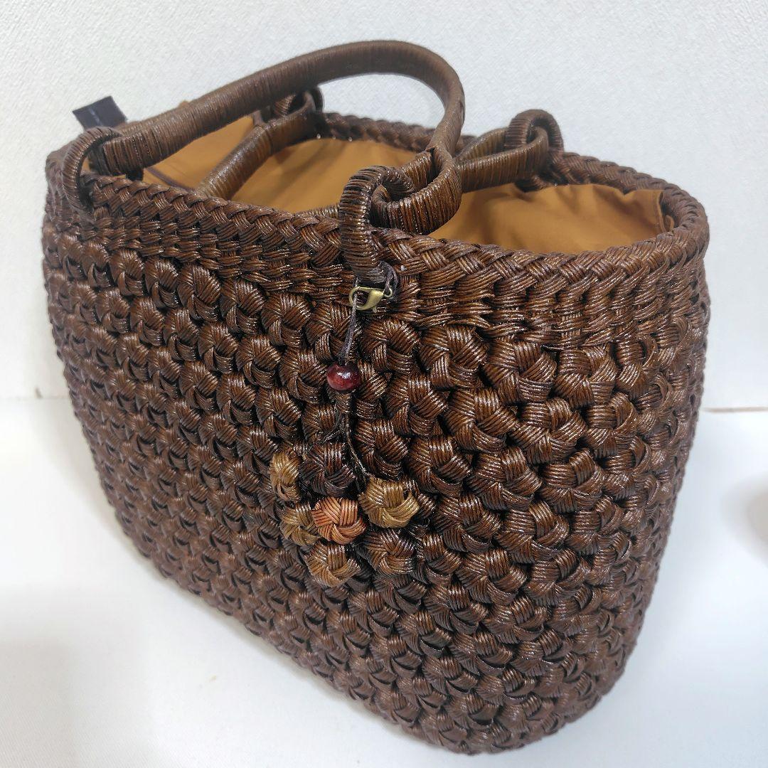 6本のクラフトで作った山葡萄風かごバッグ