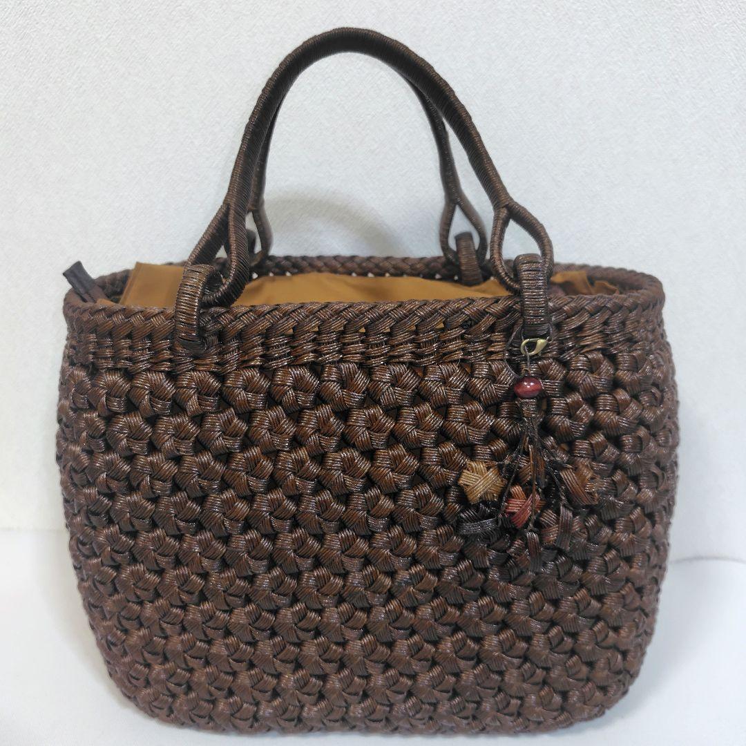 6本のクラフトで作った山葡萄風かごバッグ