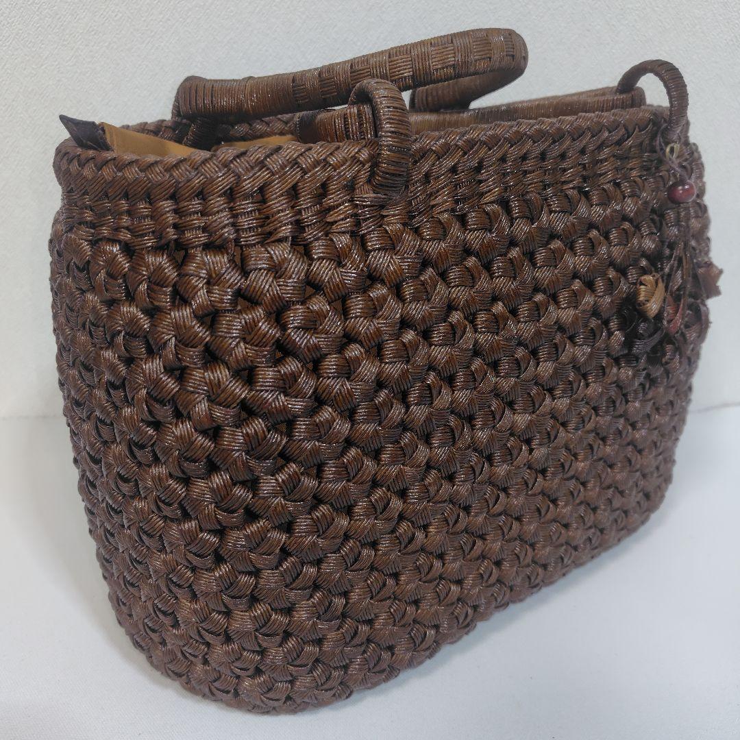 6本のクラフトで作った山葡萄風かごバッグ