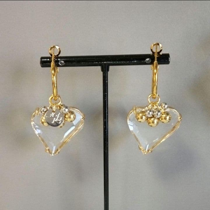 ①レッドスクエアガラスビジー②ガラスクリスタル③マザーオブパール④ガラスハート