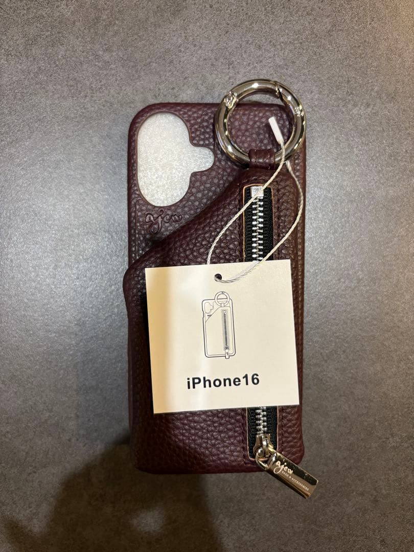 ajew iPhone16用ジップフォンケース ダークチョコ