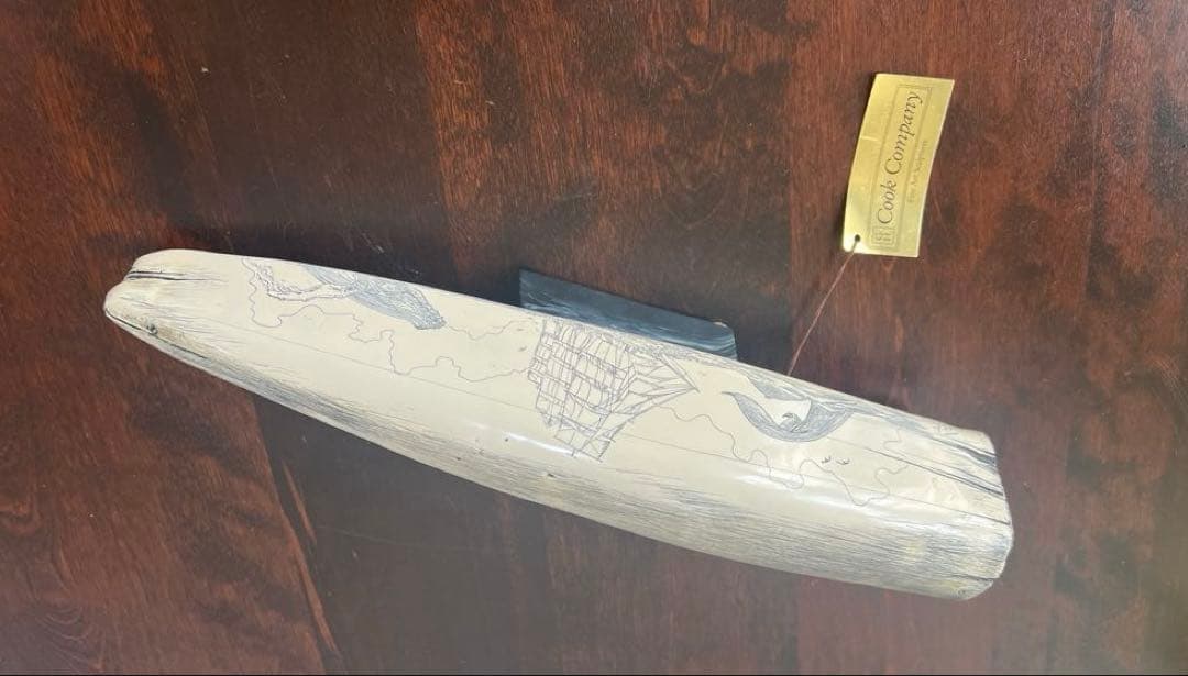 鯨の歯のレプリカ　彫刻あり　置物　インテリア　アメリカ土産