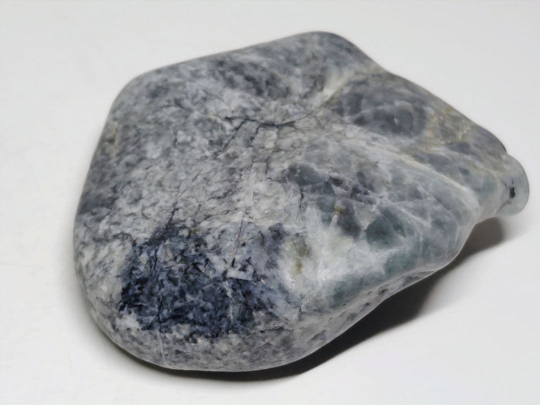 糸魚川159 翡翠 131g ヒスイ 原石 鑑賞石 自然石 誕生石 鉱物 鉱石