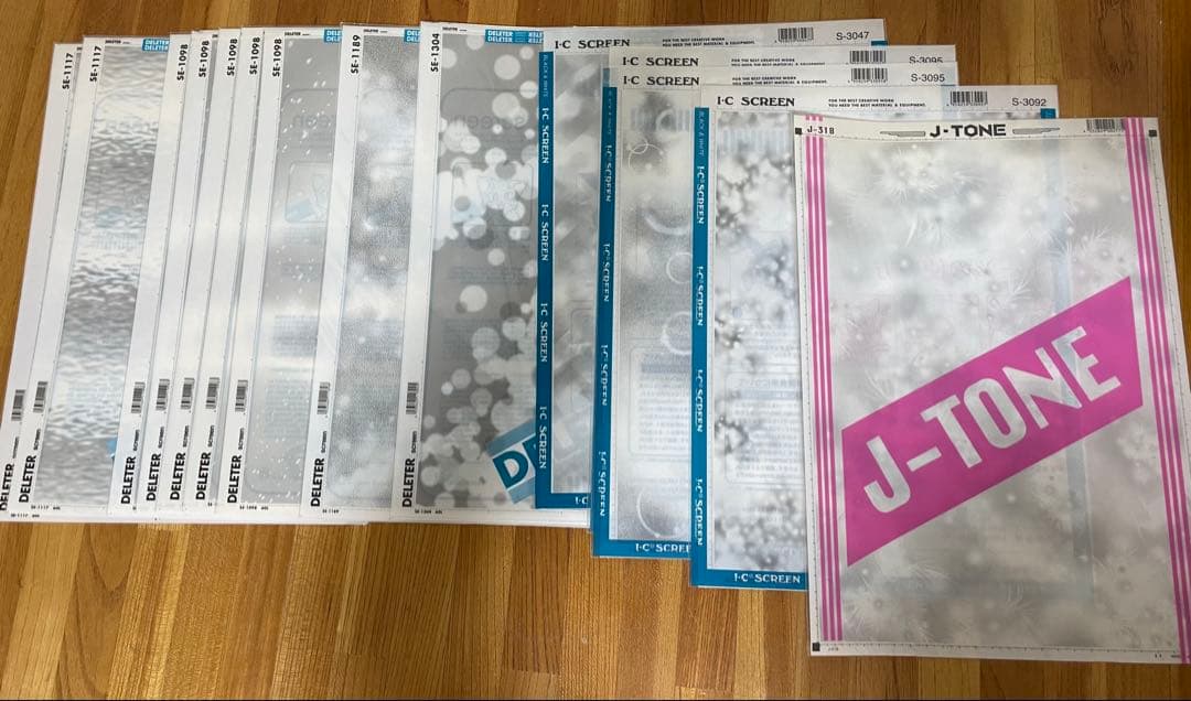 スクリーントーン200枚以上と漫画原稿用紙80枚以上