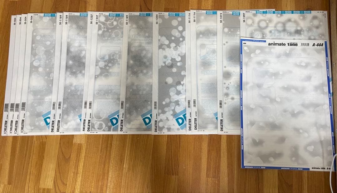 スクリーントーン200枚以上と漫画原稿用紙80枚以上