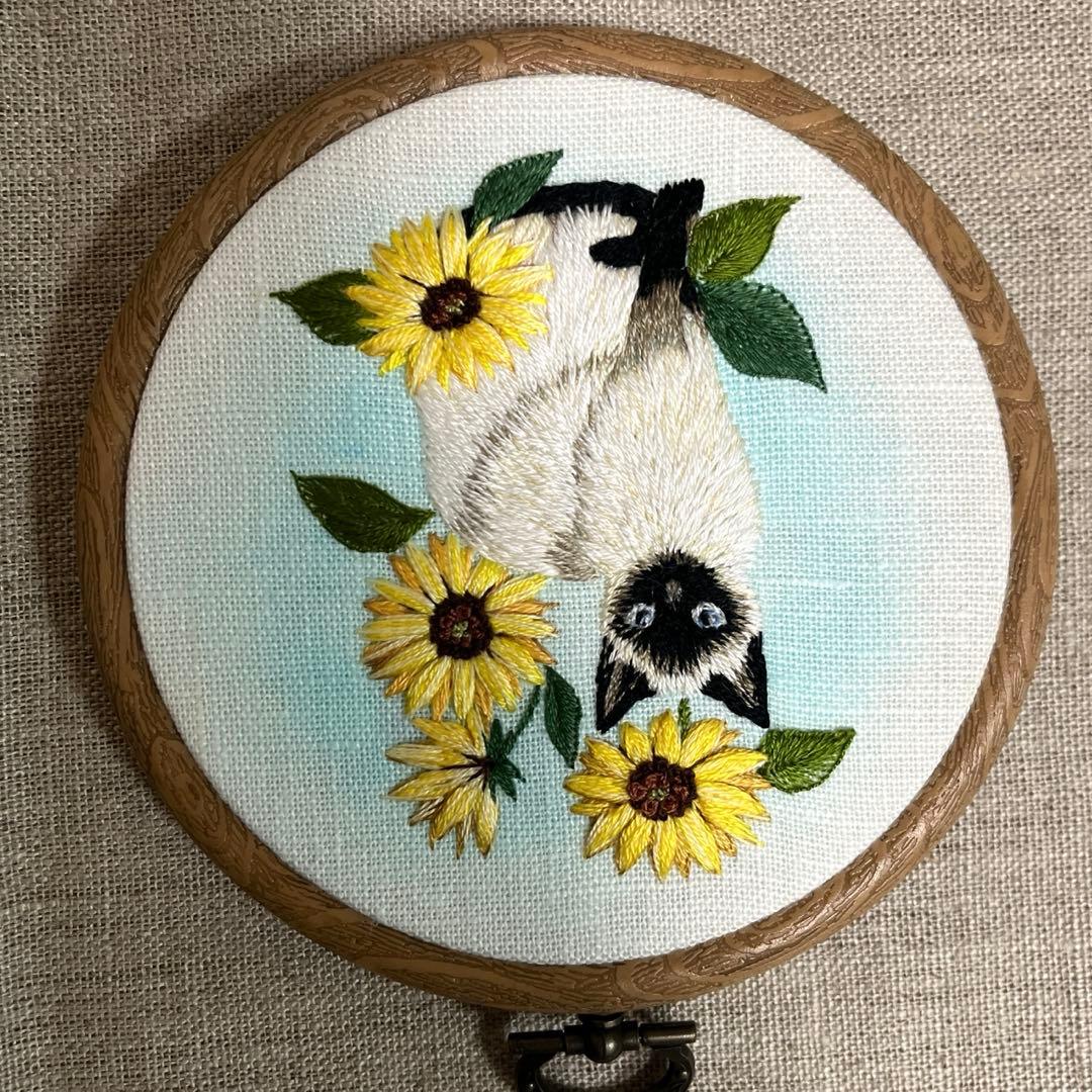 ハンドメイド　刺繍フレーム　ひまわりとシャム猫