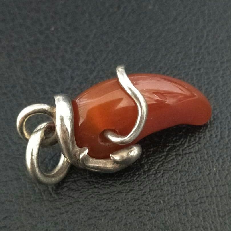 希少　925 刻印　ネックレスのペンダントトップ（血赤珊瑚 ？カーネリアン？）