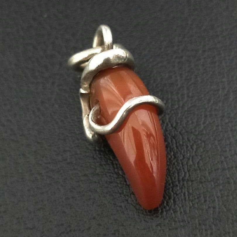 希少　925 刻印　ネックレスのペンダントトップ（血赤珊瑚 ？カーネリアン？）