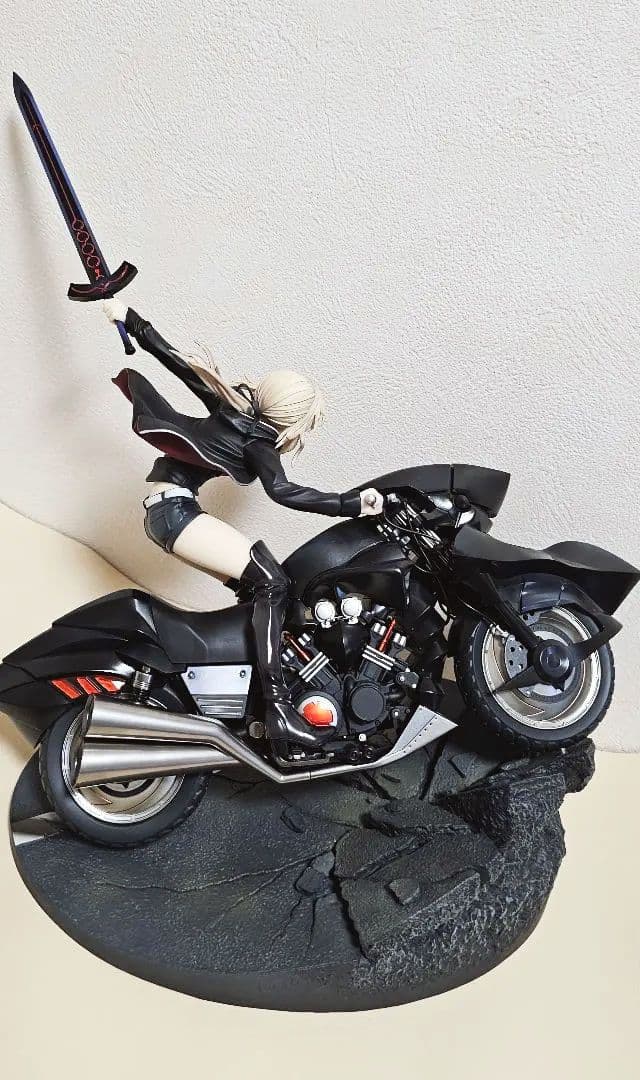 セイバー　アルトリア・ペンドラゴン　オルタ　キュイラッシェ・ノワール　フィギュア