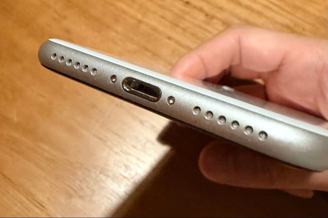 Apple iPhone SE (第2世代) ホワイト【美品・バッテリー76%】