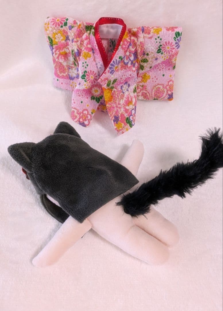 着せ替えOK　座敷わらし　女の子　縁起物　高級　ちりめん　ピンク　赤　ぬいぐるみ