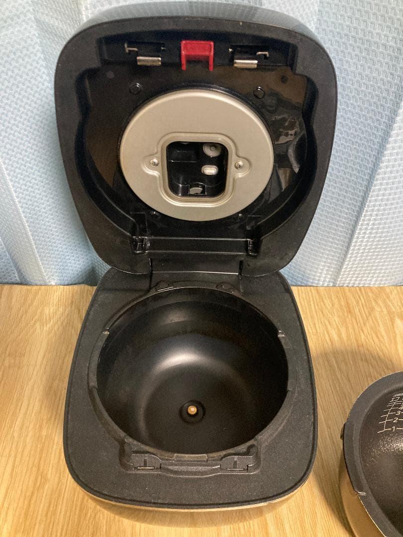 ★TIGER JPB-A100 圧力IH炊飯ジャー炊飯器 5.5合炊き