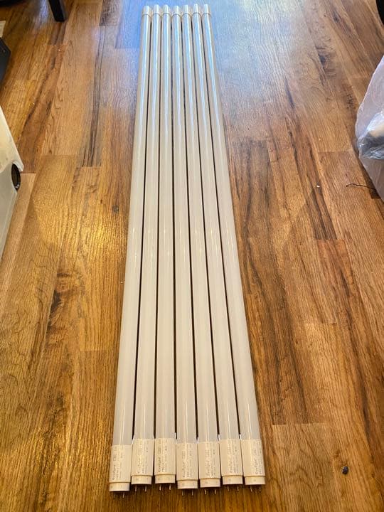 省エネLED1200mm40w相当新品ですけど保管　少々汚れちゃたので特価
