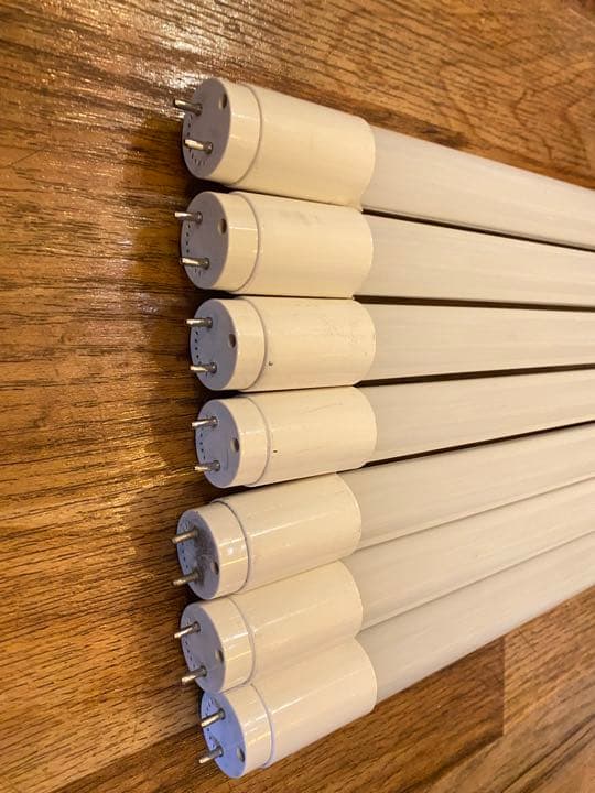 省エネLED1200mm40w相当新品ですけど保管　少々汚れちゃたので特価