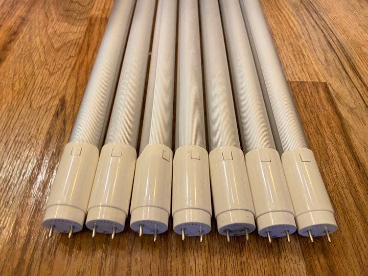 省エネLED1200mm40w相当新品ですけど保管　少々汚れちゃたので特価