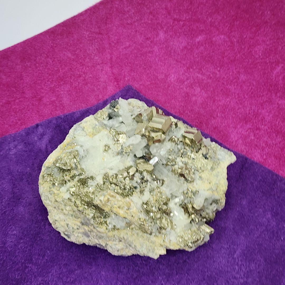 キラキラのパイライトとクリスタル水晶の共生 原石！