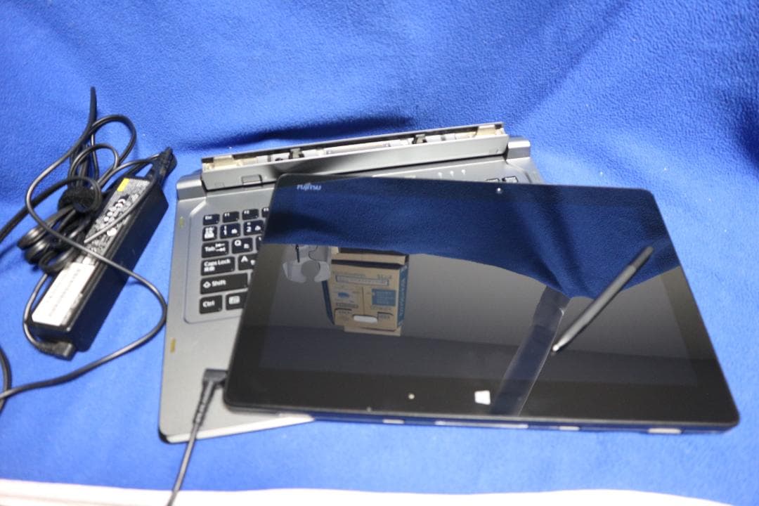 富士通 Windowsタブレット ARROWｓQ665/Lキーボード付き