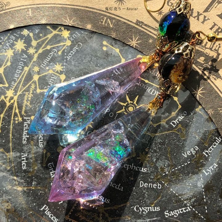 空色のステンドグラス　ガラス封入ペンデュラム　蛍ガラス付き　ピアス　イヤリング
