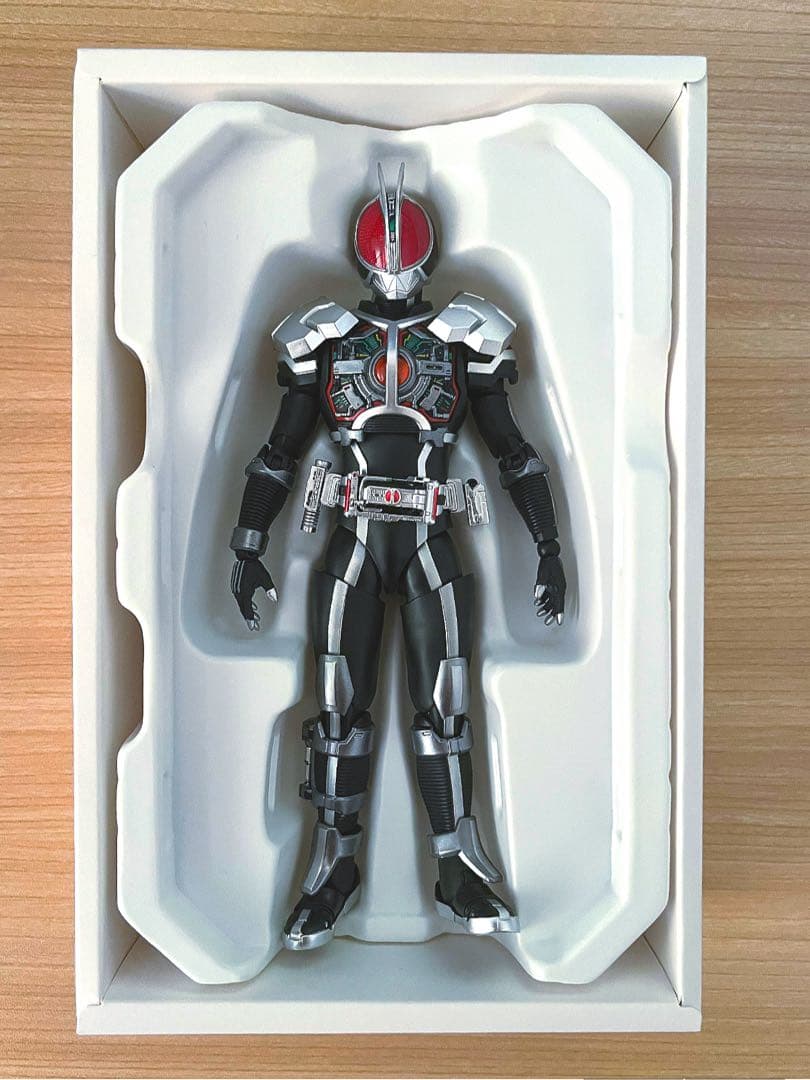 真骨彫製法　S.H.Figuarts 仮面ライダーファイズ　アクセルフォーム