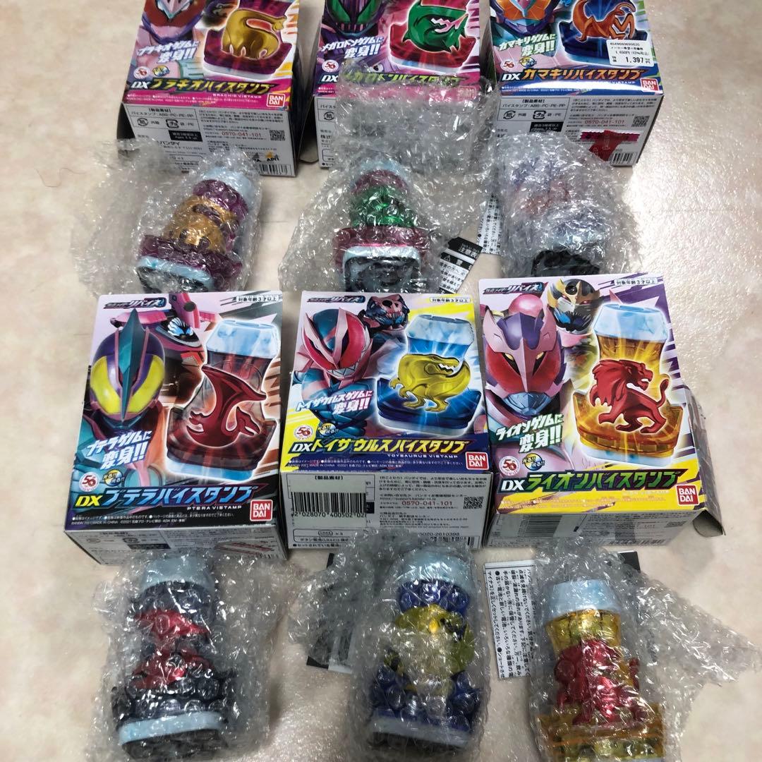 仮面ライダーリバイス DXリバイスドライバー、バイスタンプ、ホーリーウイング他
