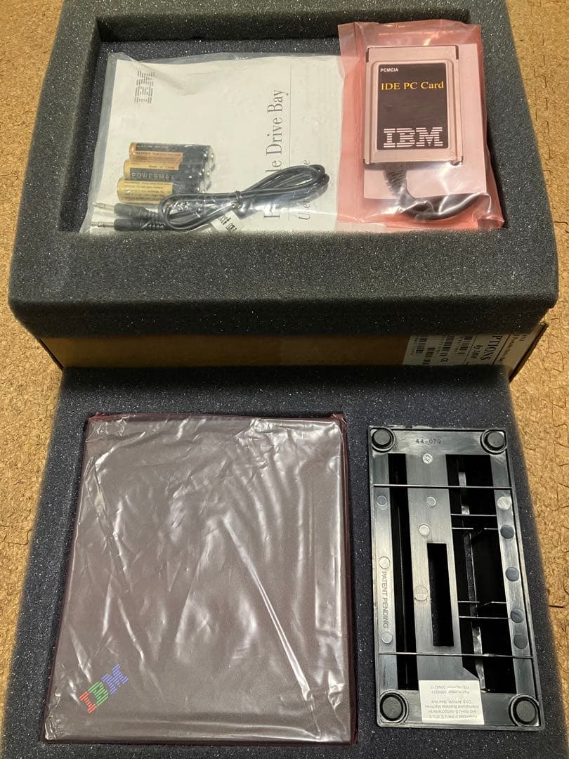 【送料無料】IBM ポータブルドライブベイ 00N7940 37L1513
