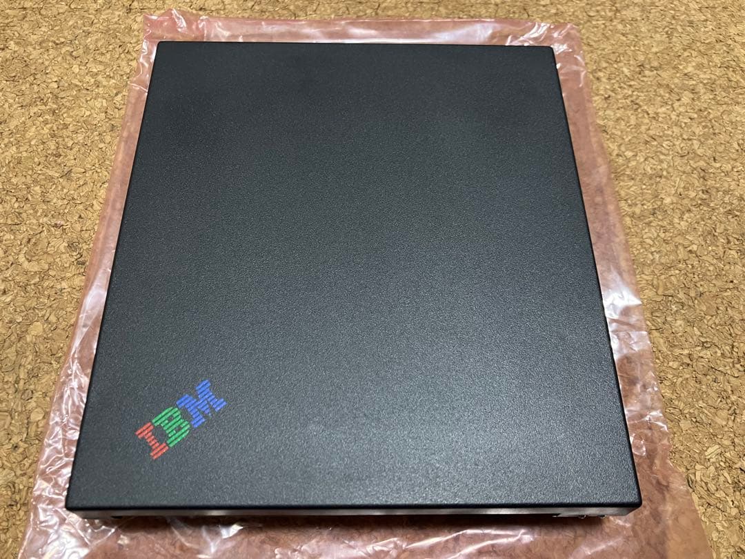 【送料無料】IBM ポータブルドライブベイ 00N7940 37L1513