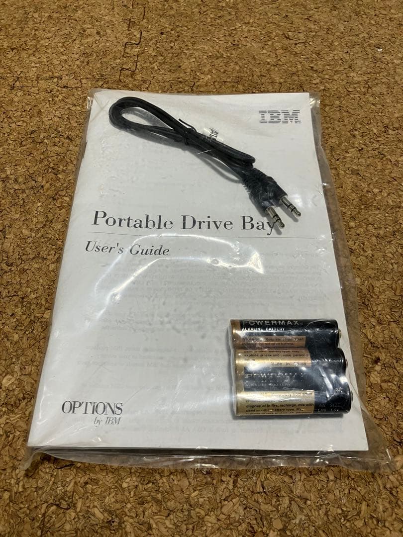 【送料無料】IBM ポータブルドライブベイ 00N7940 37L1513