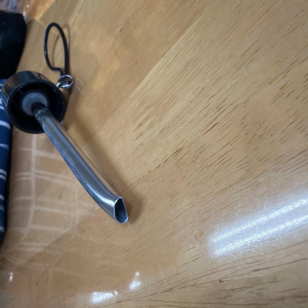 折れた折り畳み傘の持ち手のとこ