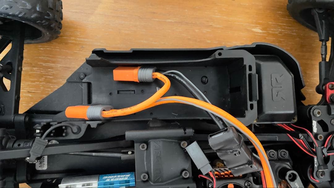 arrma タイフーン 6s