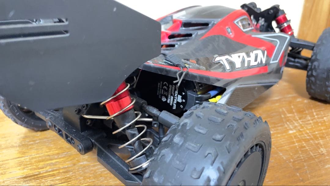 arrma タイフーン 6s