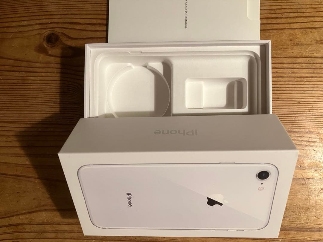 iPhone 8 ホワイト 64GB本体（SIMロックなし）