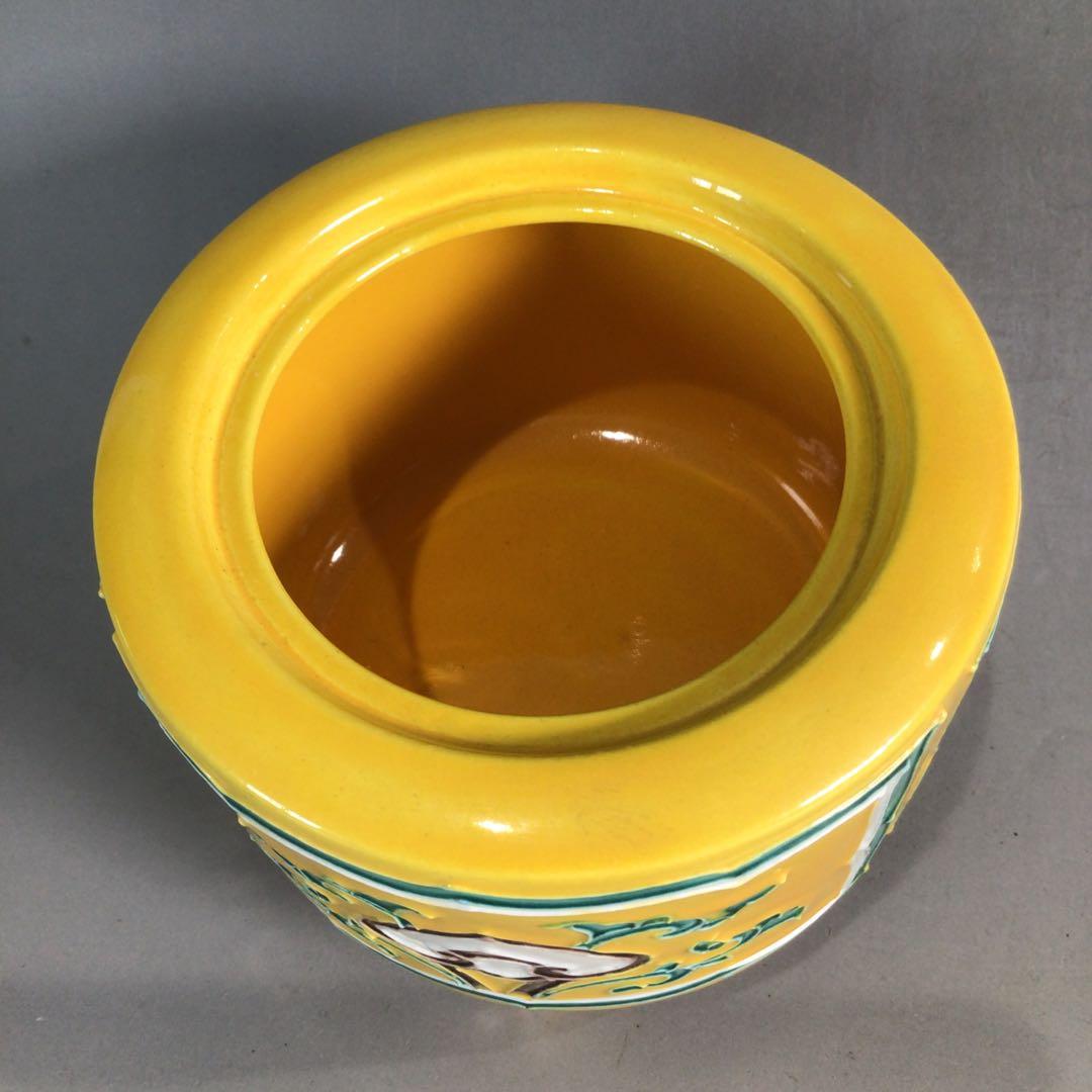 Ｐ２９８　香炉　『在銘』『黄交趾』『唐草文』『三ツ足香炉』　木箱　茶道具