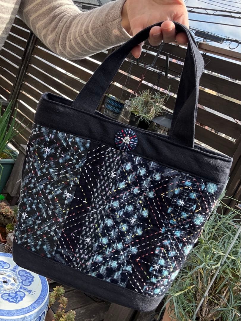 藍染絣の古布リメイク✴︎パッチワークと刺し子トートバッグ　ハンドメイド　オマケ付き