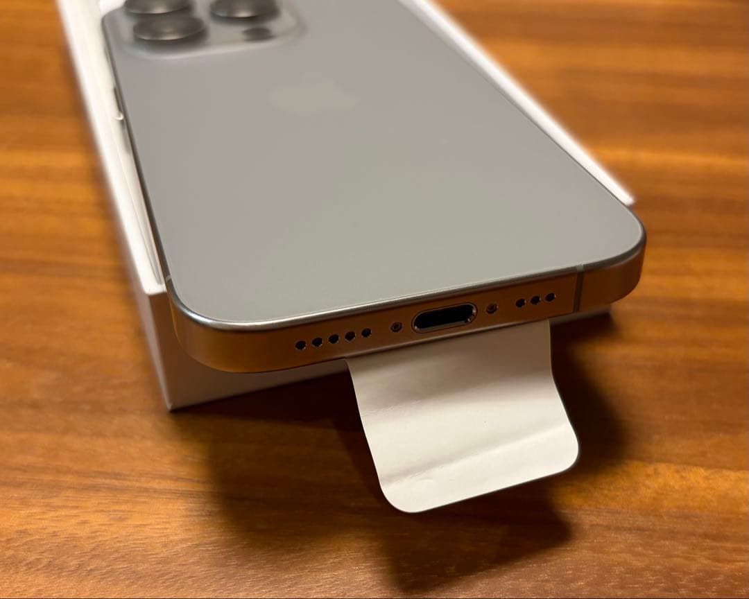 iPhone 15 pro ナチュラルチタニウム 256GB SIMフリー