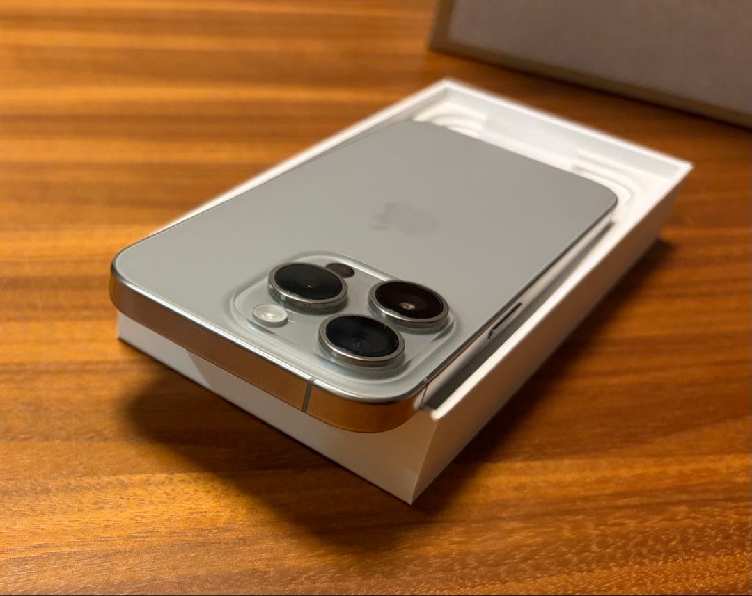 iPhone 15 pro ナチュラルチタニウム 256GB SIMフリー