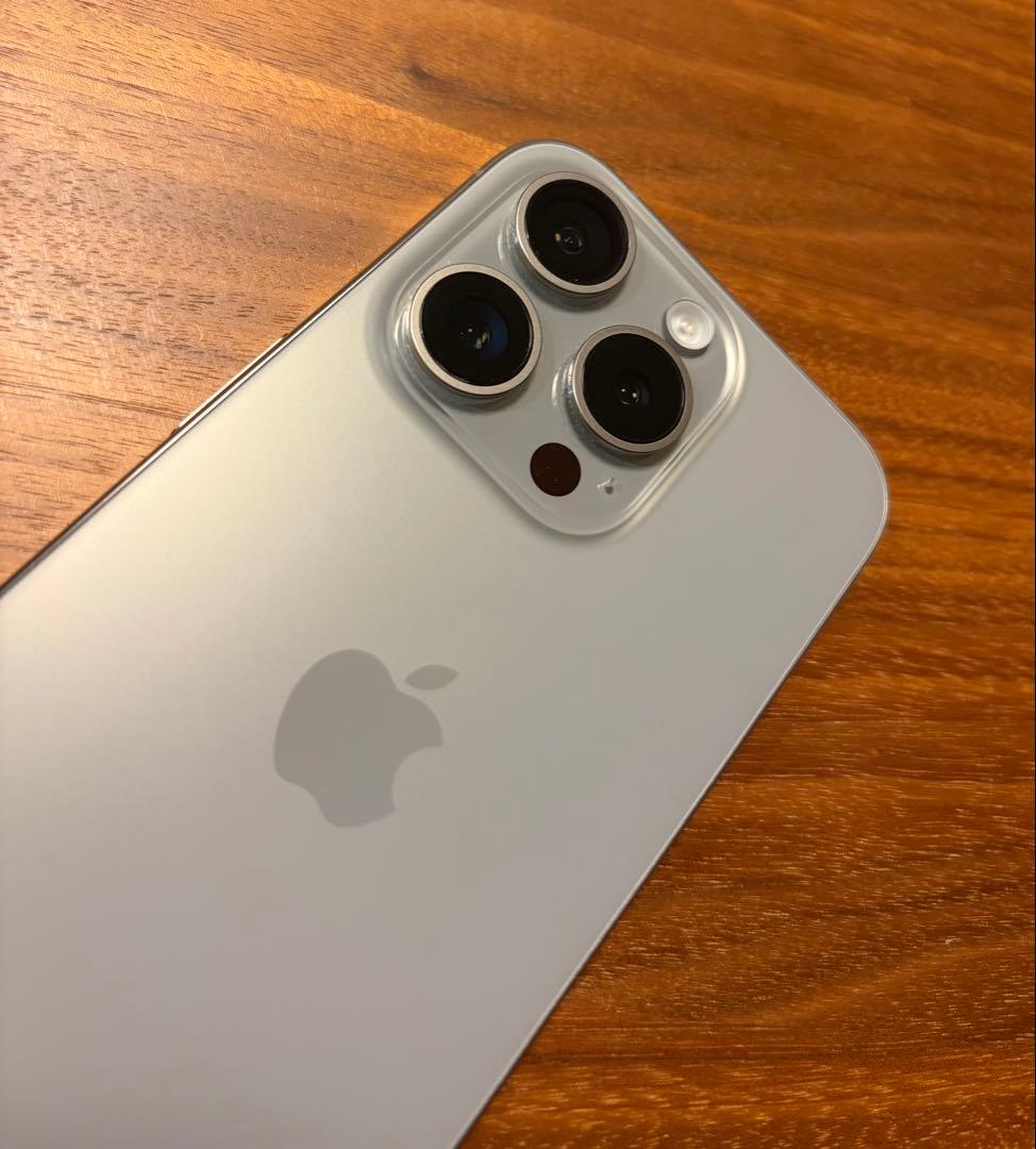 iPhone 15 pro ナチュラルチタニウム 256GB SIMフリー
