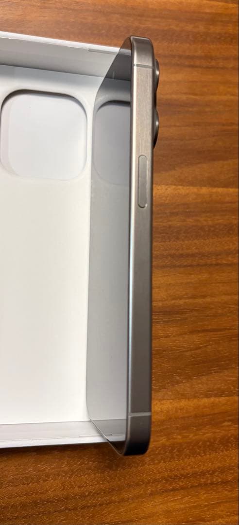 iPhone 15 pro ナチュラルチタニウム 256GB SIMフリー