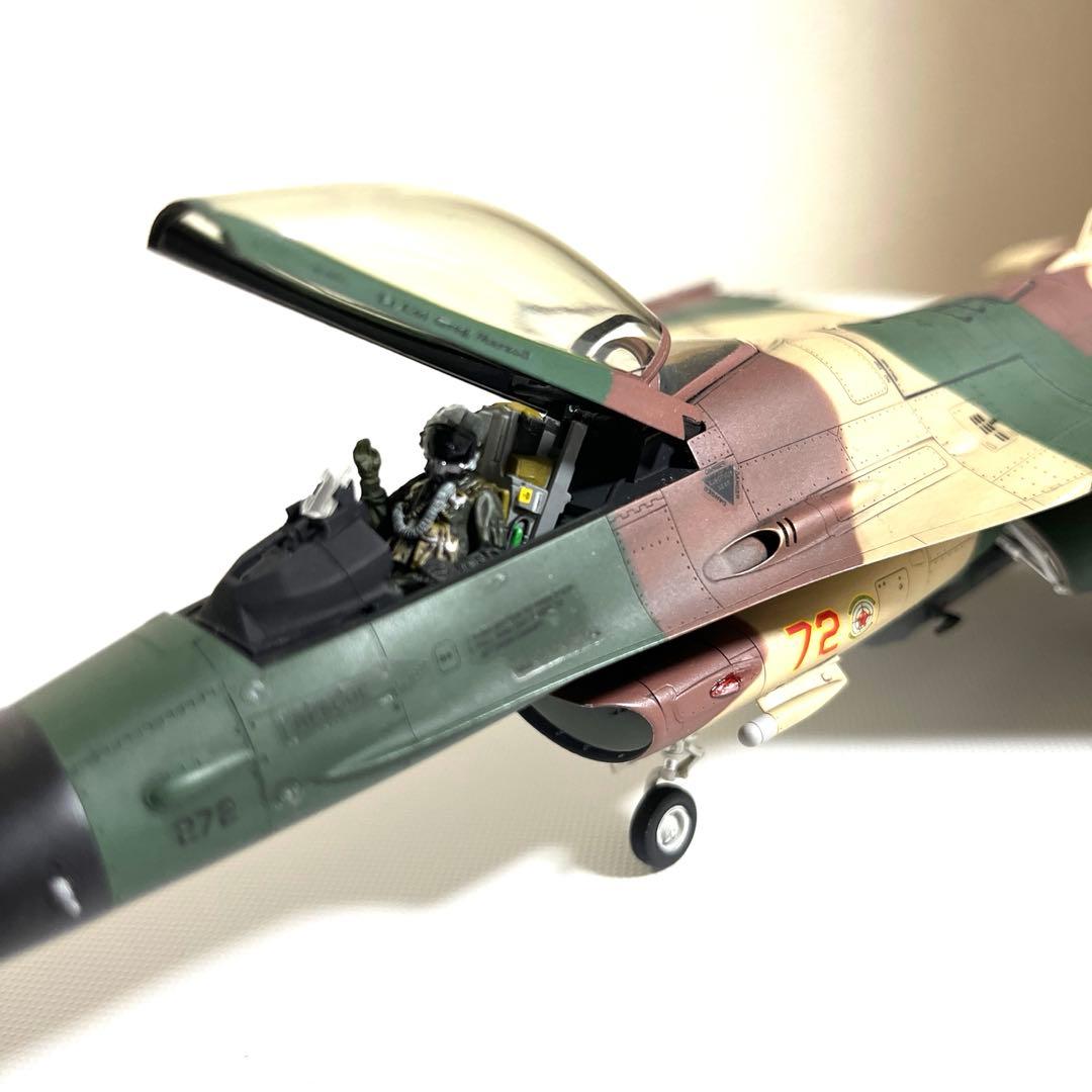 戦闘機プラモデル完成品1/48タミヤF-16アグレッサー