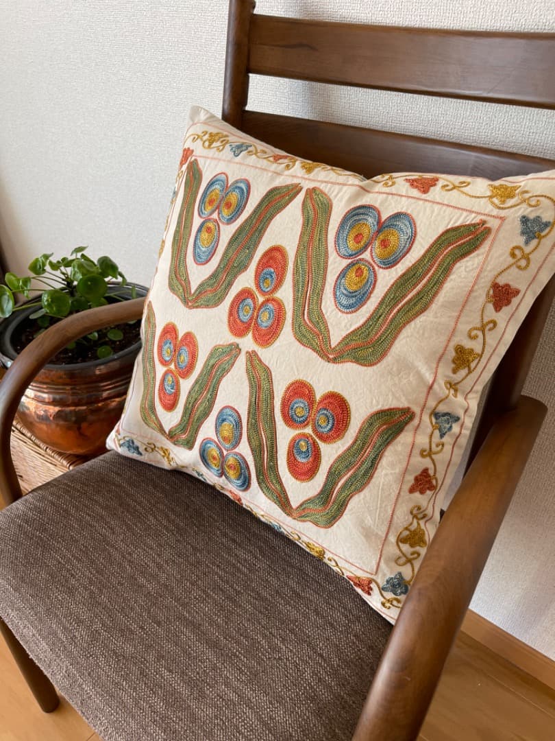 ウズベキスタン伝統刺繍スザニ　クッションカバー