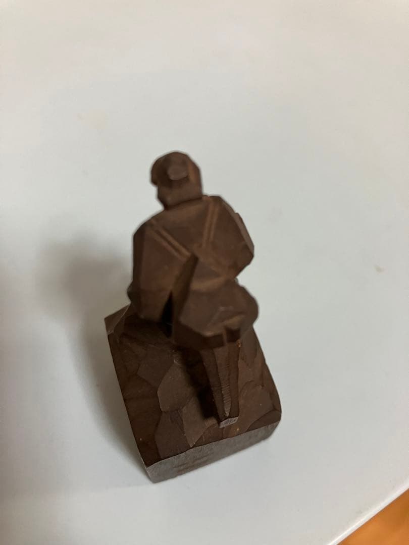 ミニマムサイズ一刀彫　登山者　木製　木彫刻　 昭和レトロ