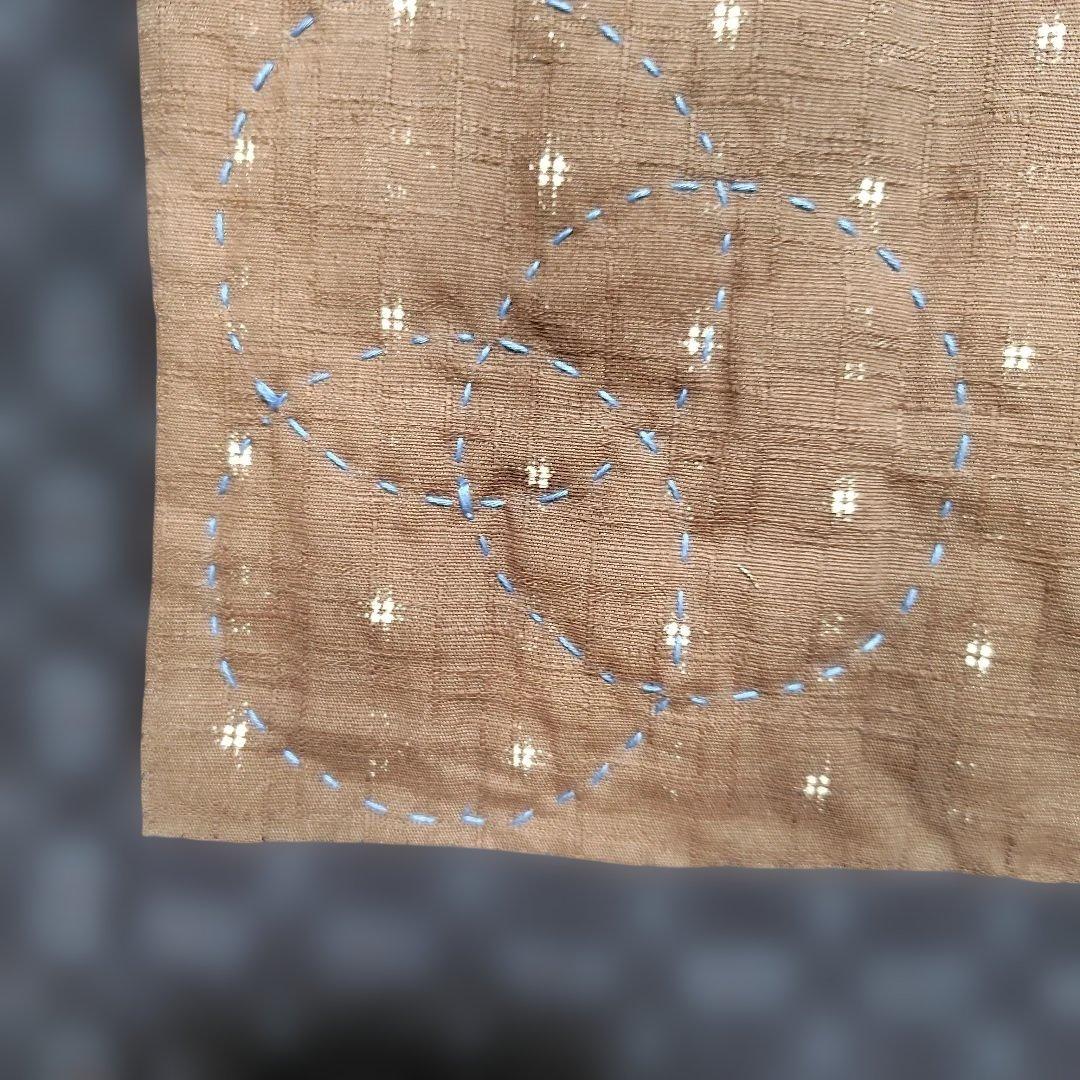 絣、着物生地　レトロ布のタペストリー　100センチ×100センチ