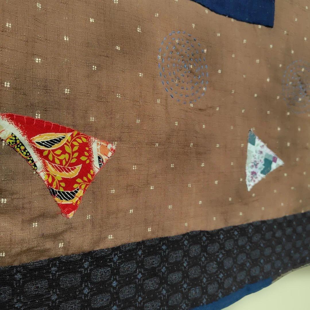 絣、着物生地　レトロ布のタペストリー　100センチ×100センチ