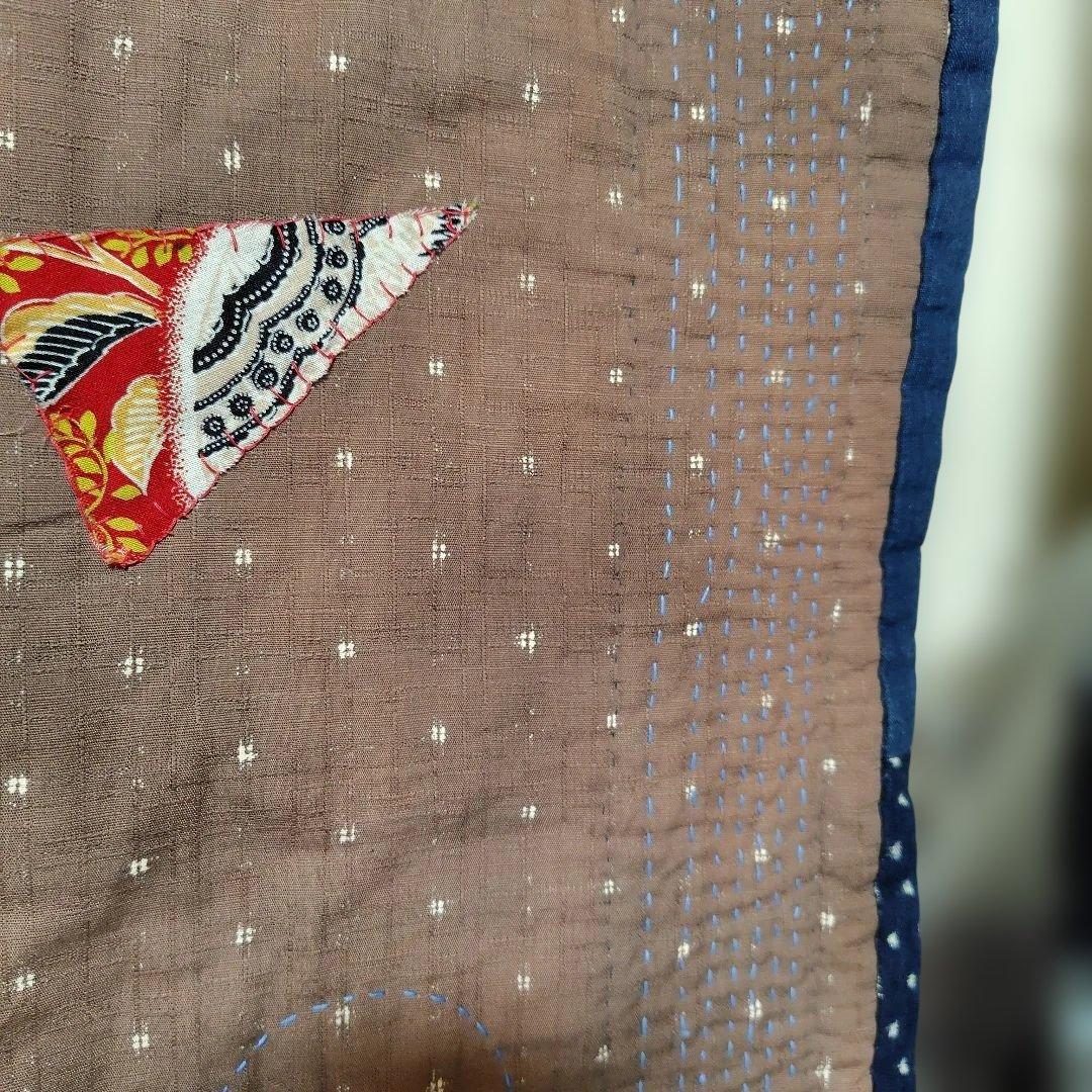 絣、着物生地　レトロ布のタペストリー　100センチ×100センチ