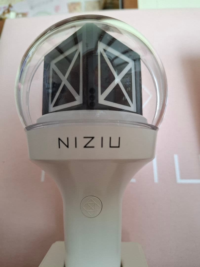NiziU OFFICIAL LIGHT STICKペンライト リクストラップ付