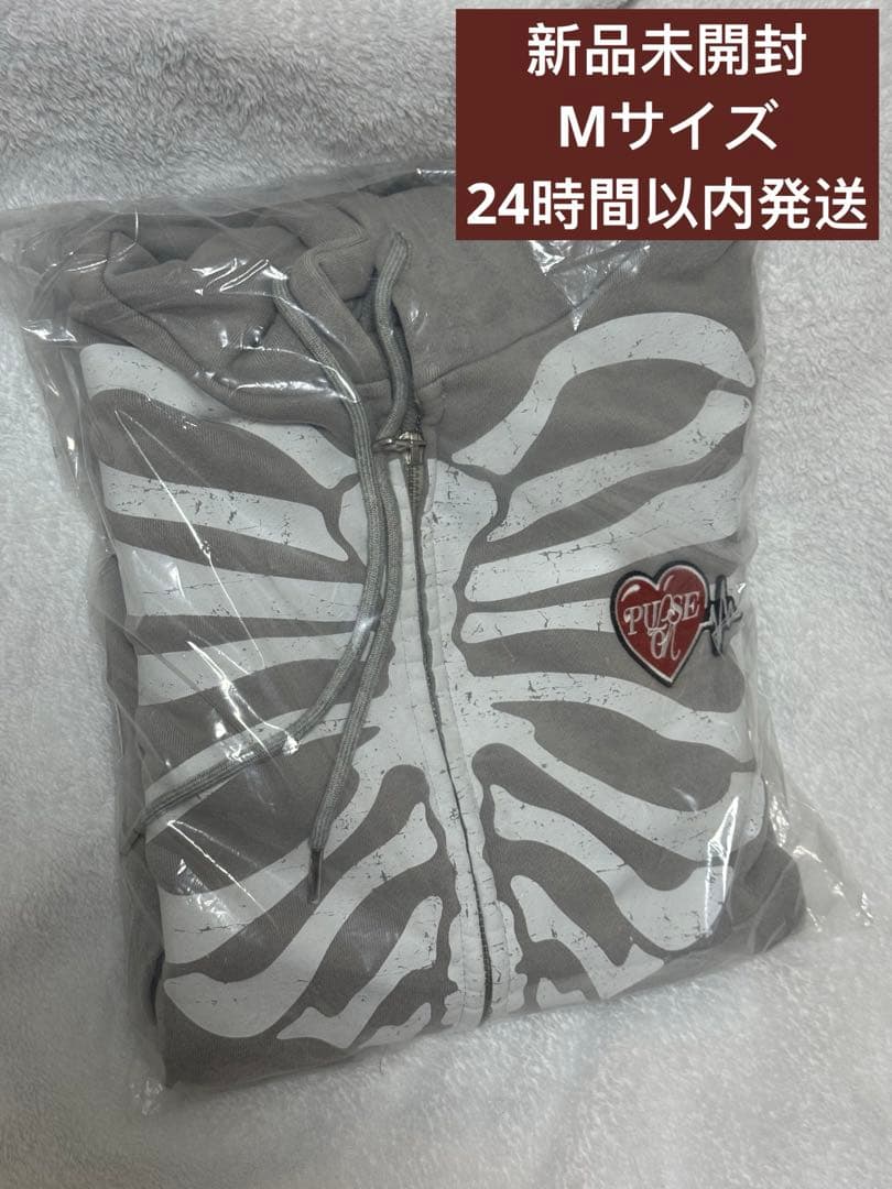 TREASURE PULSE ON ジップアップフーディー グレー M