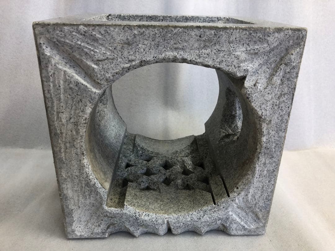 【石灯籠 火袋 一個】 透かし彫り 庭園灯 部品 ガーデニング