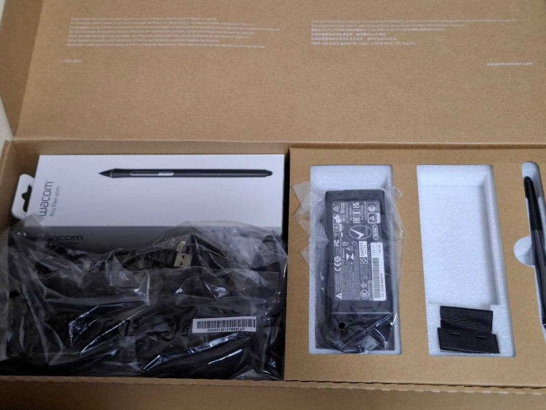 Wacom　液晶ペンタブレット　Cintiq 22　DTK2260K1D