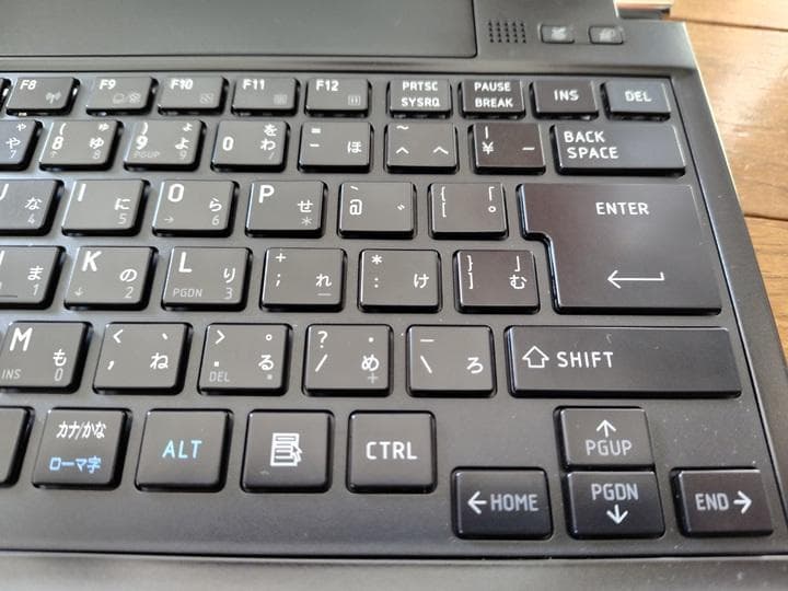TOSHIBA 13.3型ノートPC メモリ8GB+Corei3+SSD128